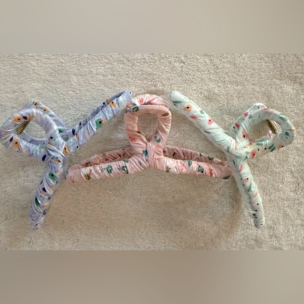 Floral Material Wrapped Claw Clip Trio 🍭